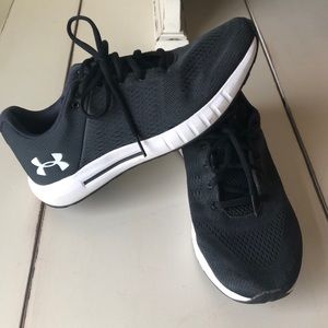 Black under armour shoes